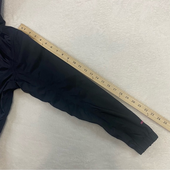 THE NORTH FACE Hooded Hyvent Lightweight Breast Cancer Awareness Resolve Jacket - Picture 14 of 14